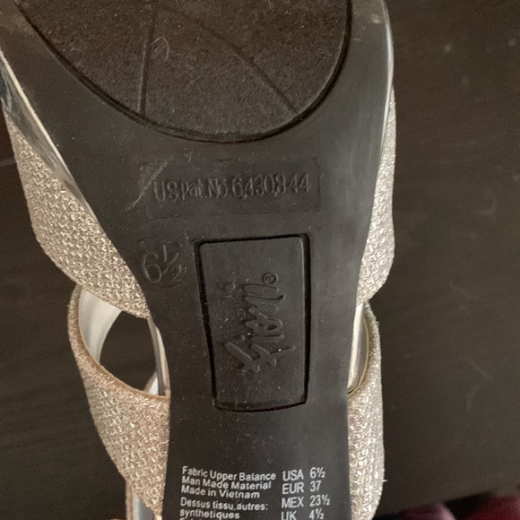 Girl high heal shoes - Picture 3 of 3